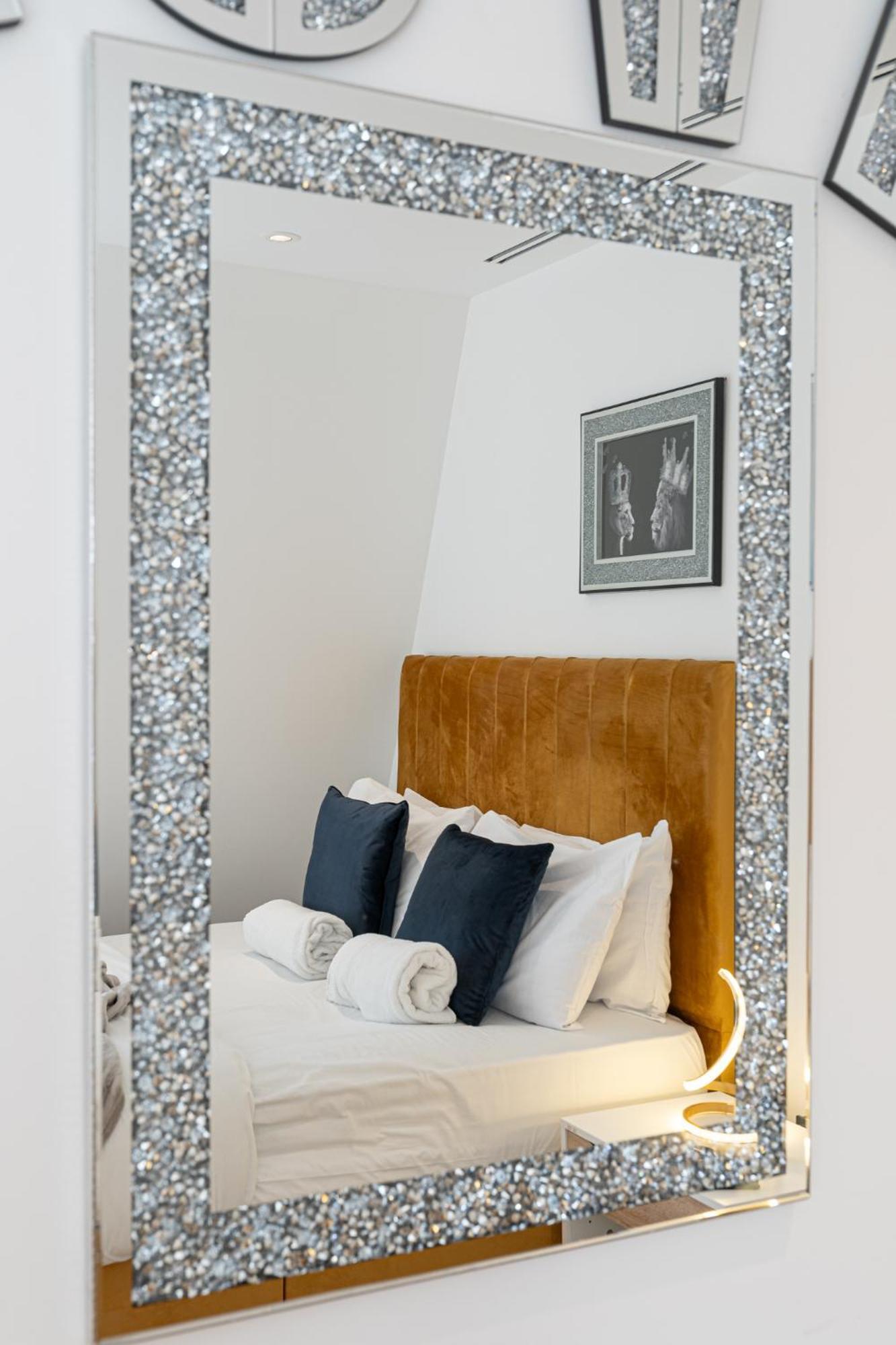 Stunning 1-Bedroom Penthouse In Marble Arch 72 London Kültér fotó