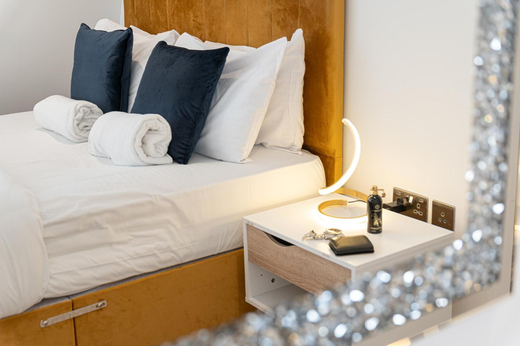 Stunning 1-Bedroom Penthouse In Marble Arch 72 London Kültér fotó