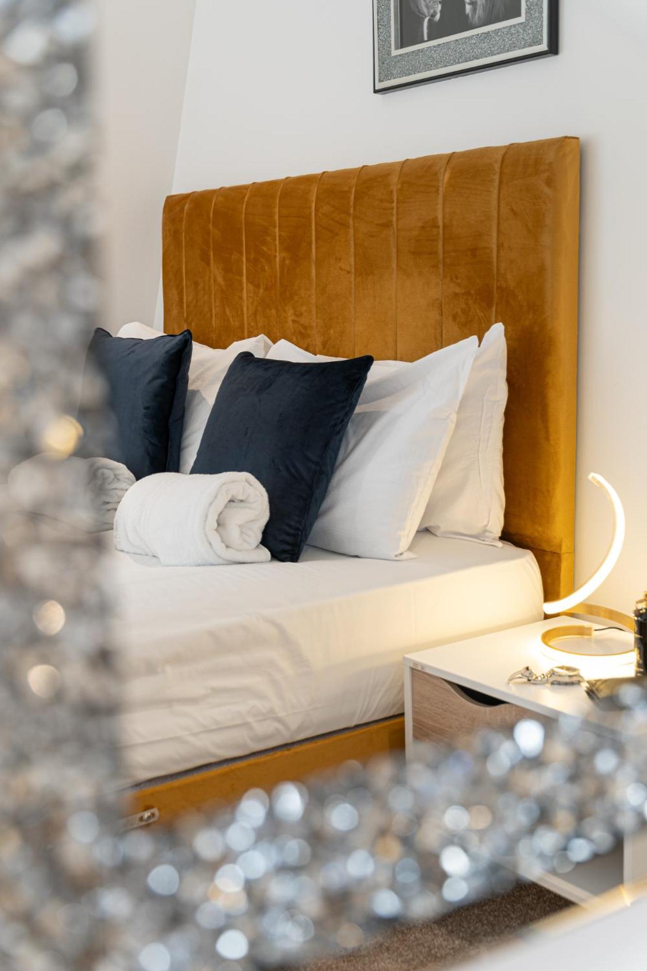 Stunning 1-Bedroom Penthouse In Marble Arch 72 London Kültér fotó