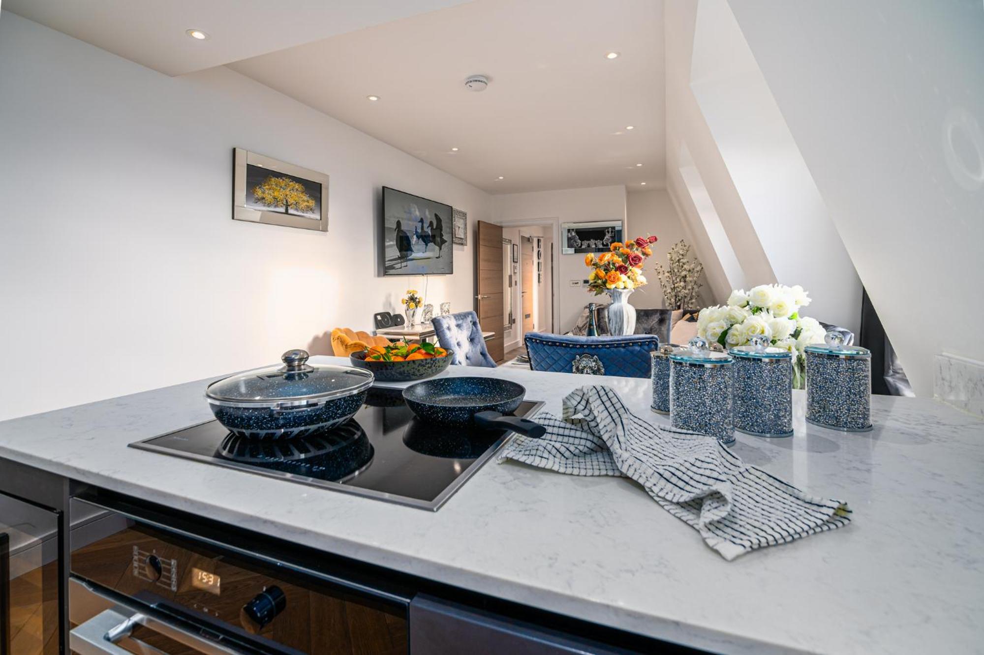 Stunning 1-Bedroom Penthouse In Marble Arch 72 London Kültér fotó