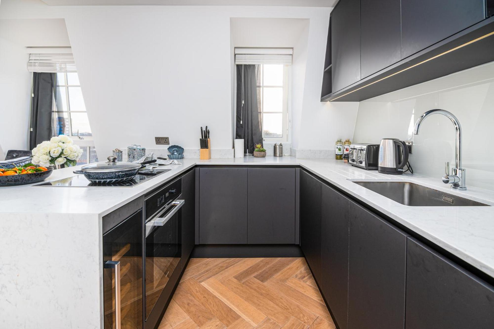 Stunning 1-Bedroom Penthouse In Marble Arch 72 London Kültér fotó