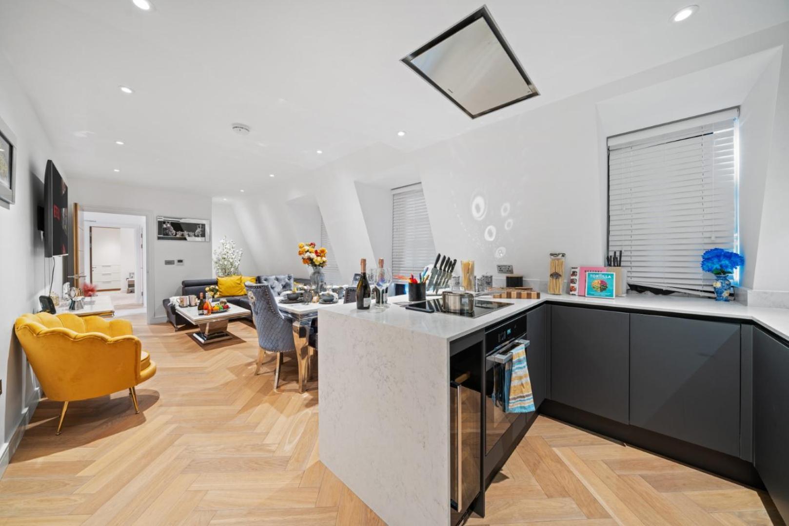 Stunning 1-Bedroom Penthouse In Marble Arch 72 London Kültér fotó