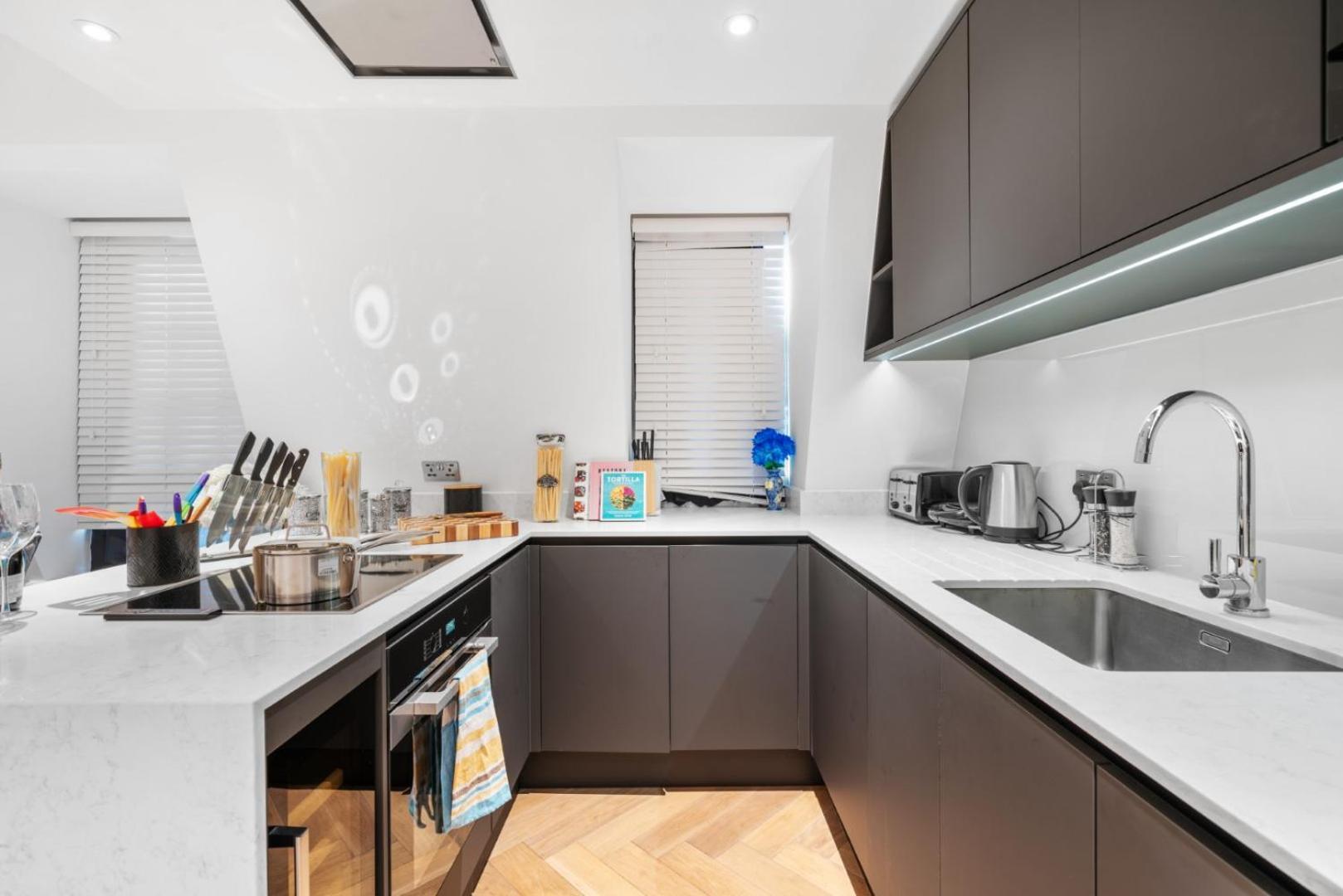 Stunning 1-Bedroom Penthouse In Marble Arch 72 London Kültér fotó